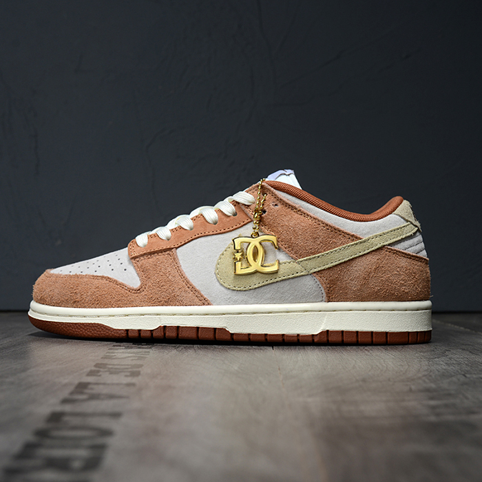 SB Dunk Low Running Shoes-Khkai/White-9017068