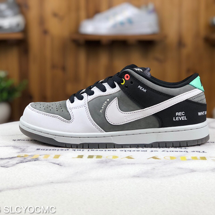 SB Dunk Low Running Shoes-Gray/White-8035677