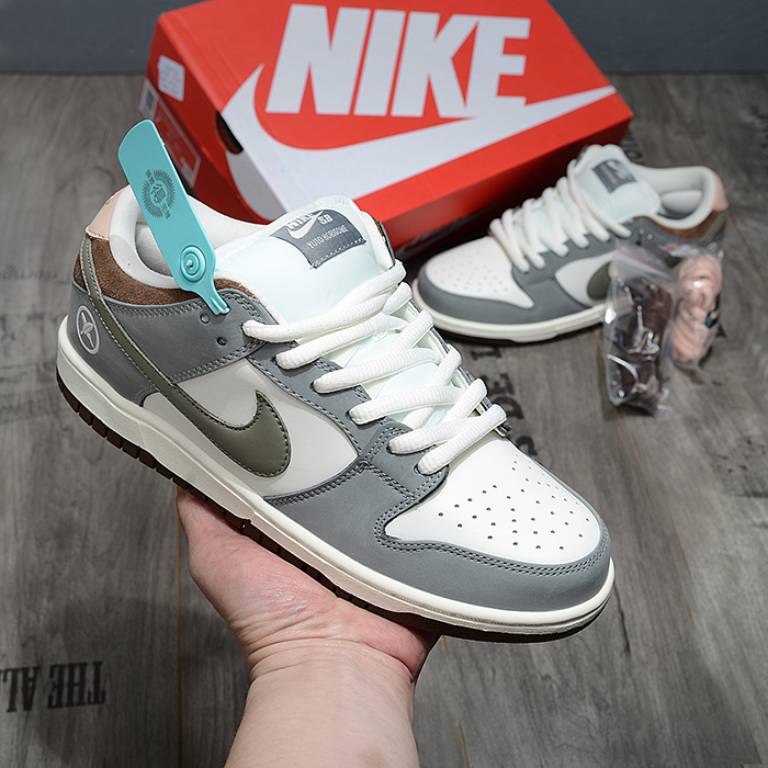 SB Dunk Low Running Shoes-Gray/White-3225001